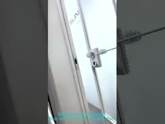 新しいデザインのガラス部屋のドア