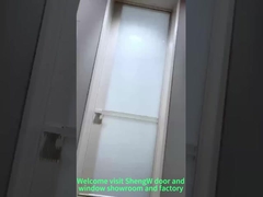 浴室のドアが非常に狭い