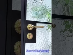 木のガラスドア