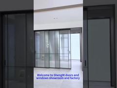 ガラス付きの3枚引き戸