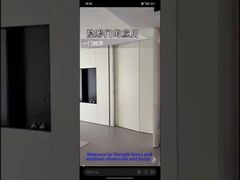 見えないアルミのドア